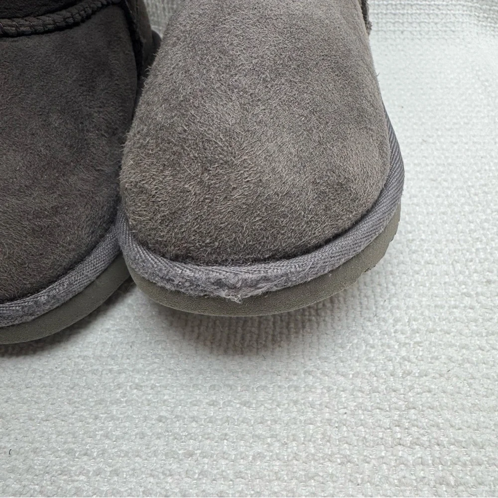 UGG Kids' Classic II Charcoal Suede Boots,Heart & S Detail, Infant sz 7